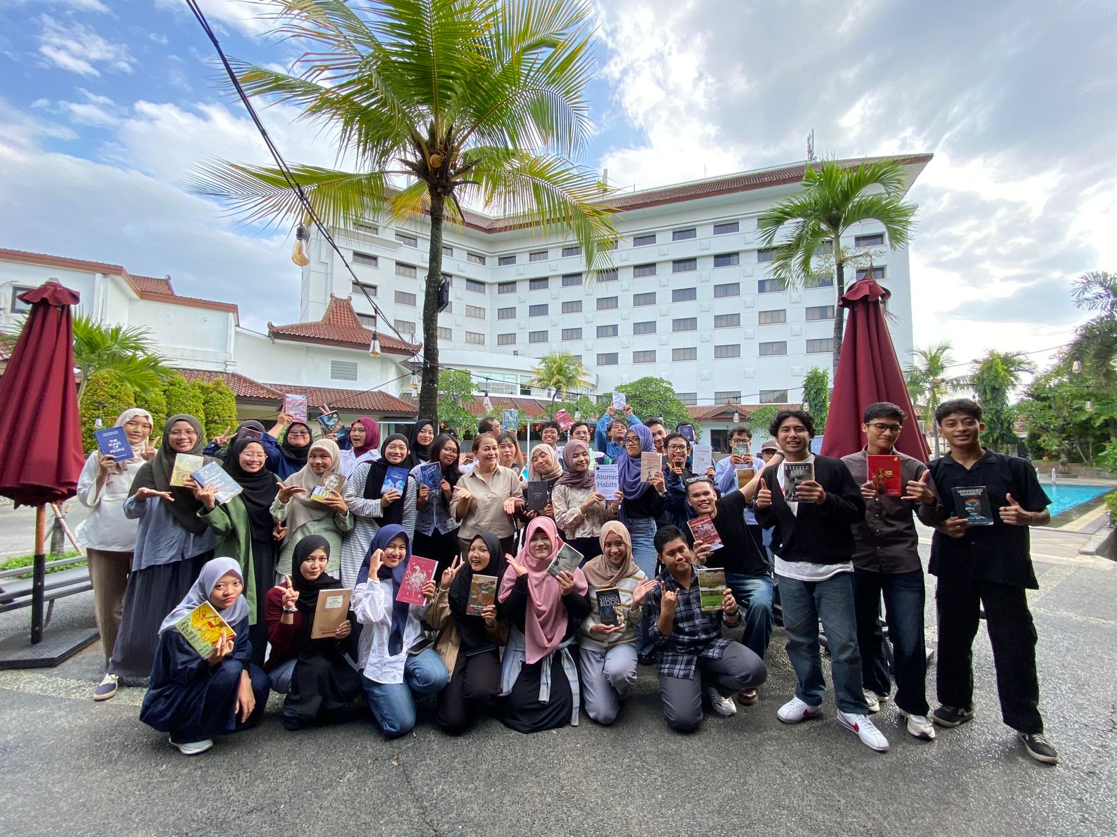 The Sunan Hotel Solo Rayakan Hari Pendidikan Internasional Bersama Solo Book Party