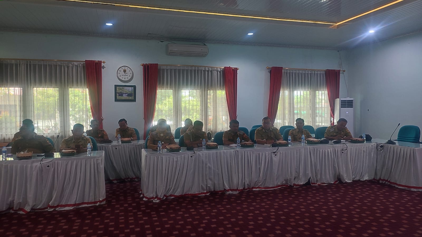 Audiensi antara pemdes, pemkab dan DPRD Sragen terkait progres program koperasi desa merah putih (KDMPP). (Ahmad Khairudin/Radar Solo)