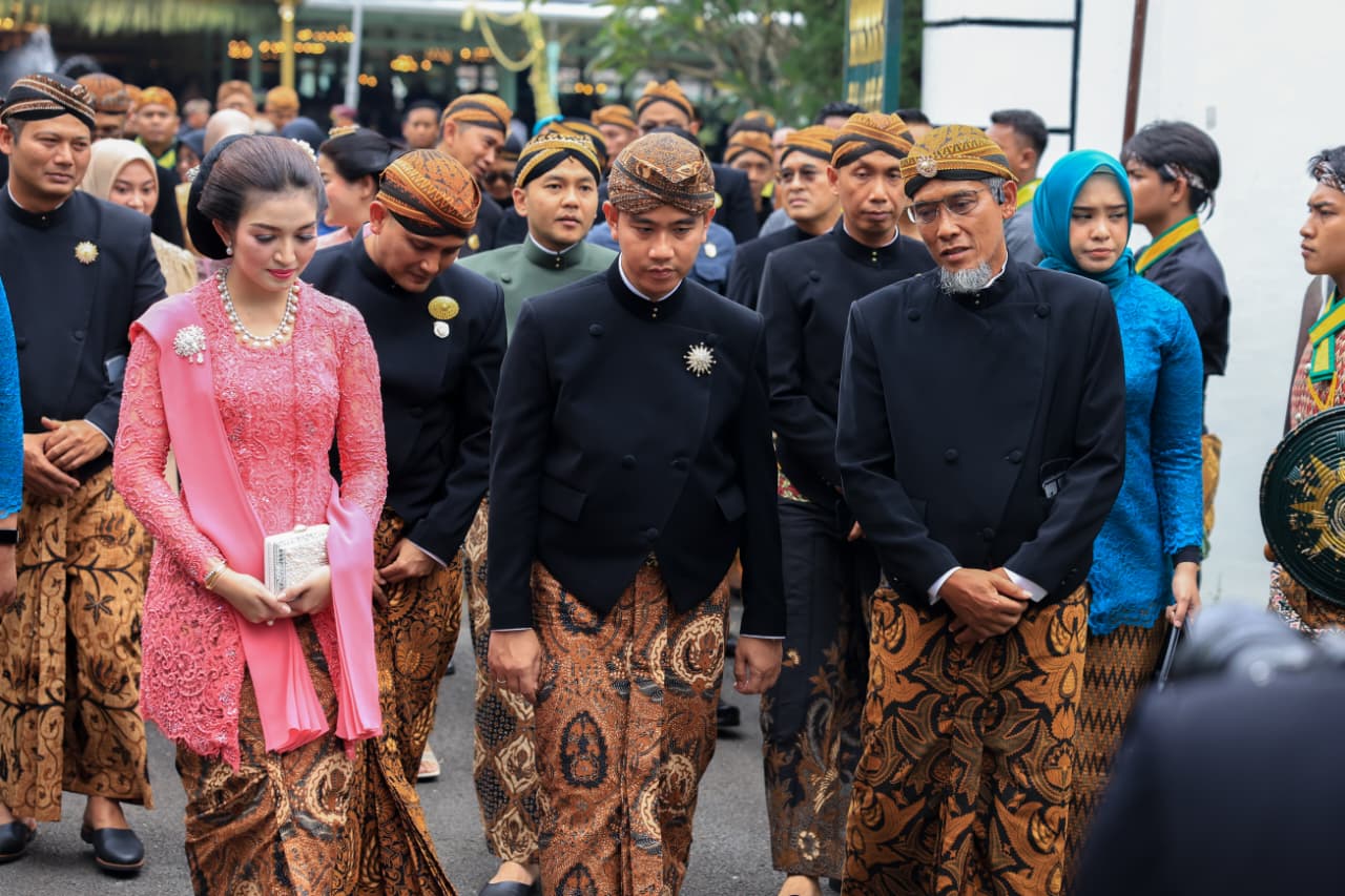 Sekda Jateng Sumarno damping Wapres Gibran Rakabuming Raka hadiri  Tingalan Jumenengan Dalem atau peringatan kenaikan takhta ke-4 KGPAA Mangkunegara X, di Kota Solo, Selasa (27/1/2026)