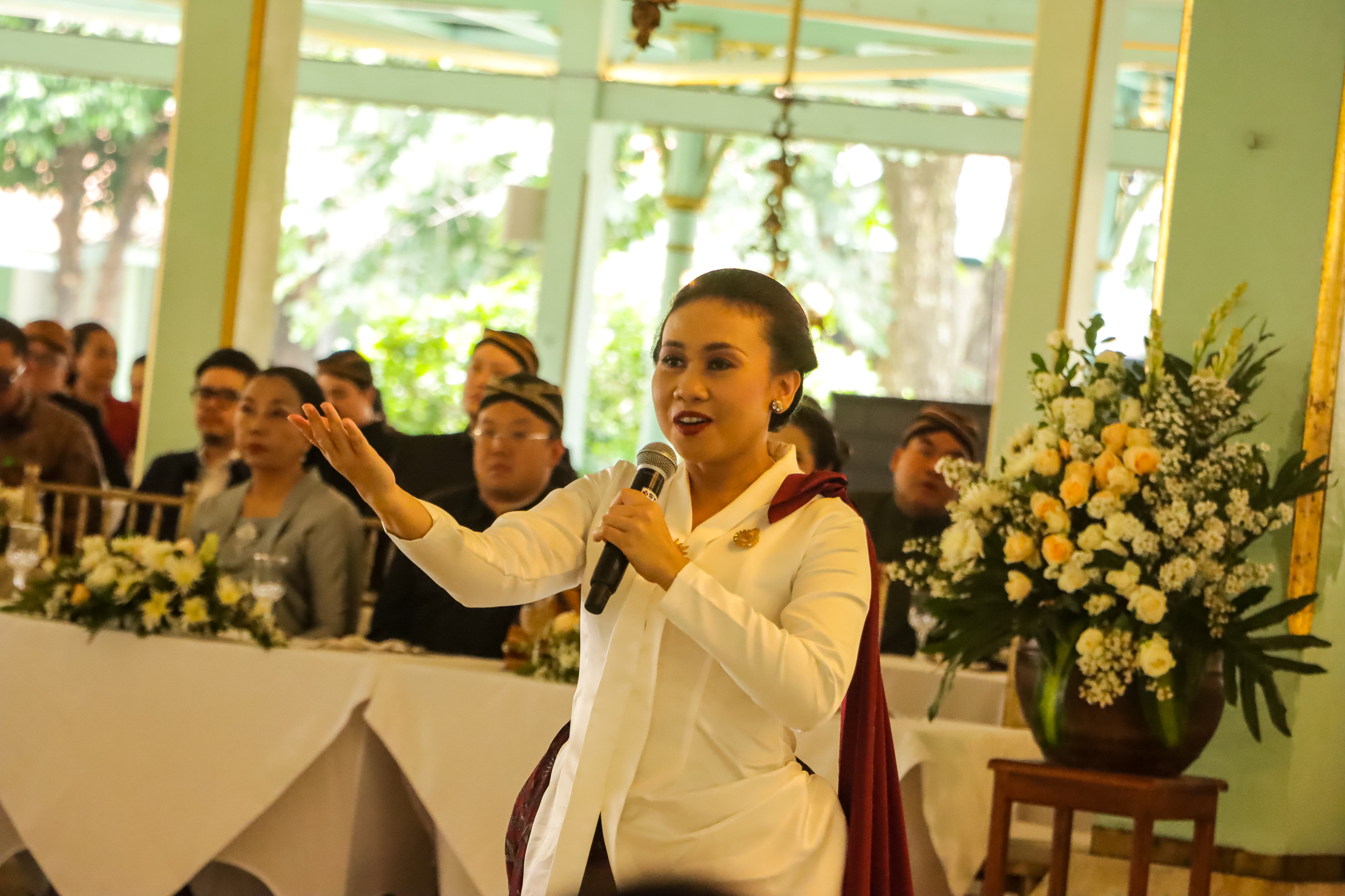 DEDIKASI: Peni Candra Rini tampil saat Tingalan Jumenengan SIJ KGPAA Mangkunagoro X, Selasa (27/1).