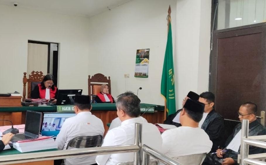 Lima terdakwa korupsi proyek Masjid Agung Madaniyah mengikuti sidang tuntutan di Pengadilan Tipikor Semarang, Selasa (28/1/2026). (Ida Fadillah/Radar Semarang)