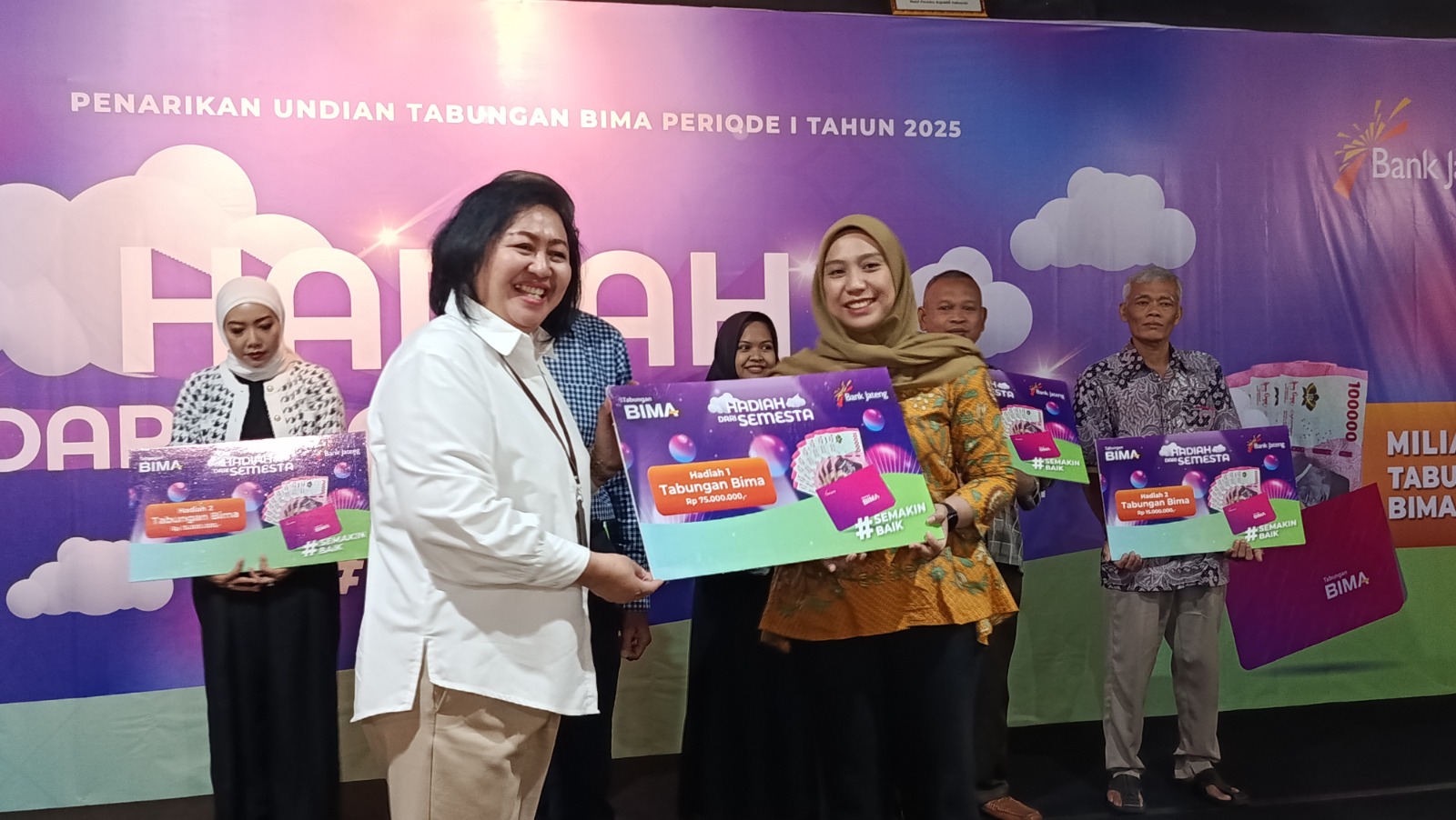 Bank Jateng Surakarta apresiasi nasabah setia lewat Undian Tabungan Bima dengan hadiah hingga Rp75 juta dan mobil hybrid.