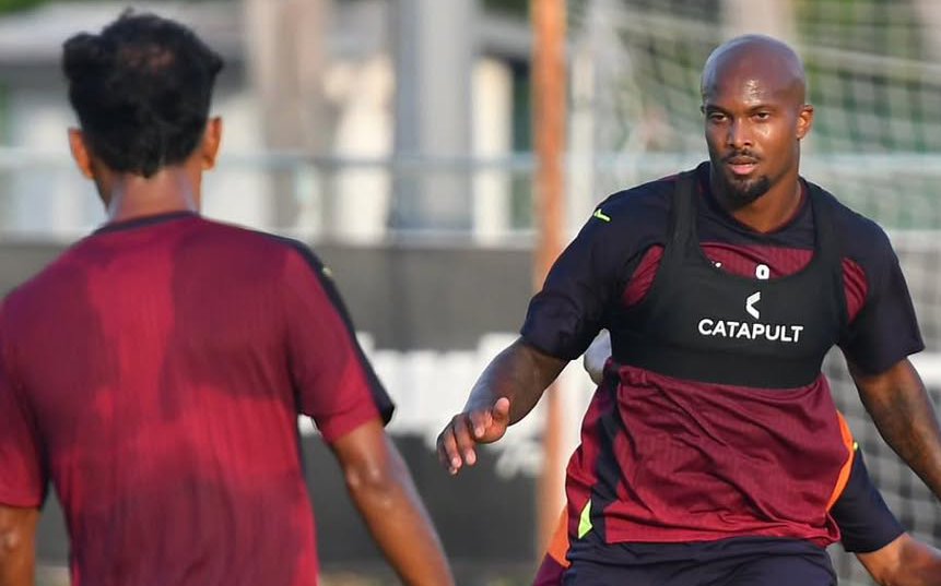 GANTI JERSEY: Gervane Kastaneer mulai jalani latihan bersama Terengganu FC.