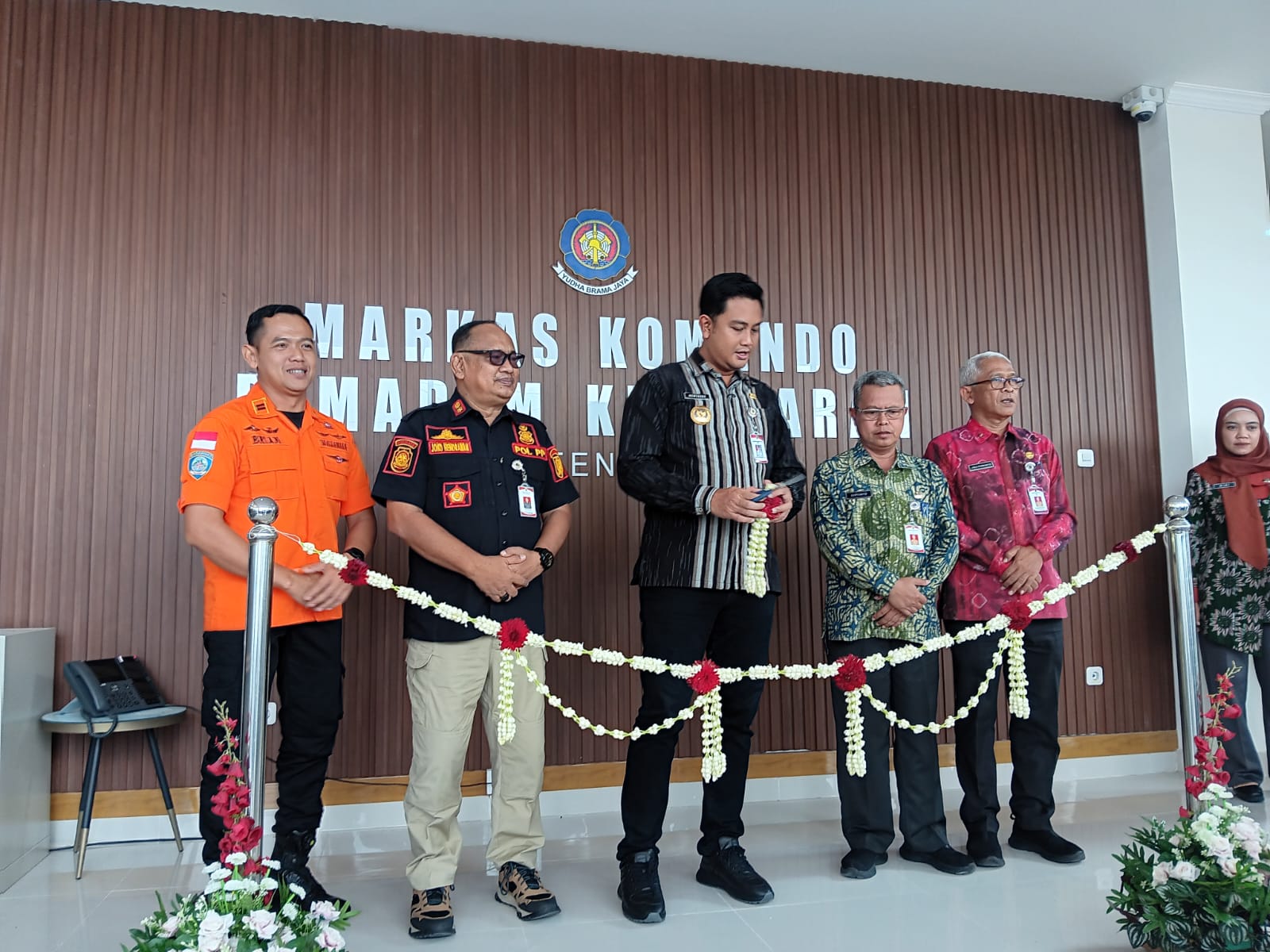 Bupati Klaten Hamenang Wajar Ismoyo meresmikan mako damkar baru di Jalan Mayor Kusmanto, Kecamatan Klaten Utara, Kamis (29/1/2026). (Angga Purenda/Radar Solo)