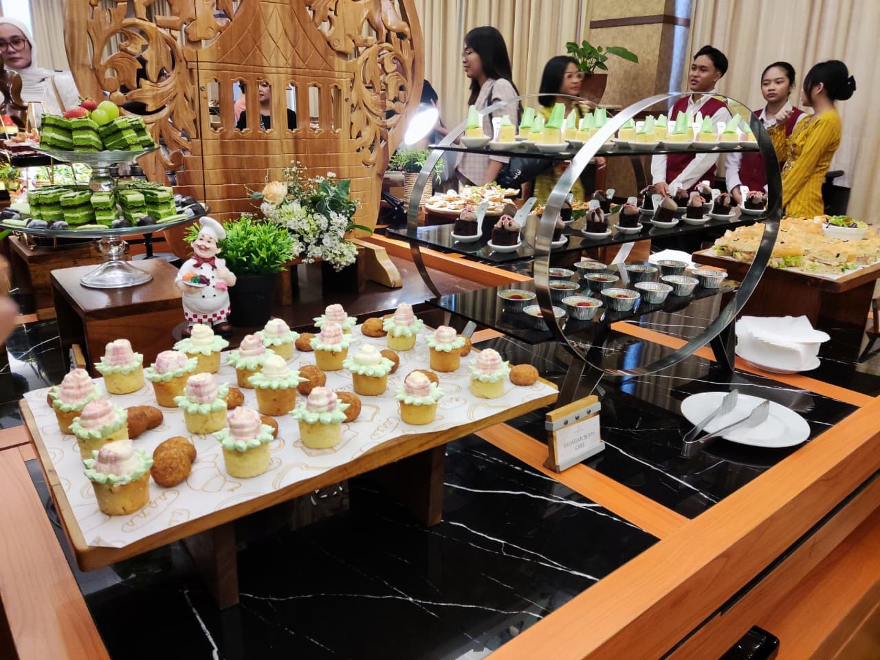 BERANEKA RAGAM: Salah satu menu yang diluncurkan The Sunan Hotel Solo dalam event Wedding Package 2026.