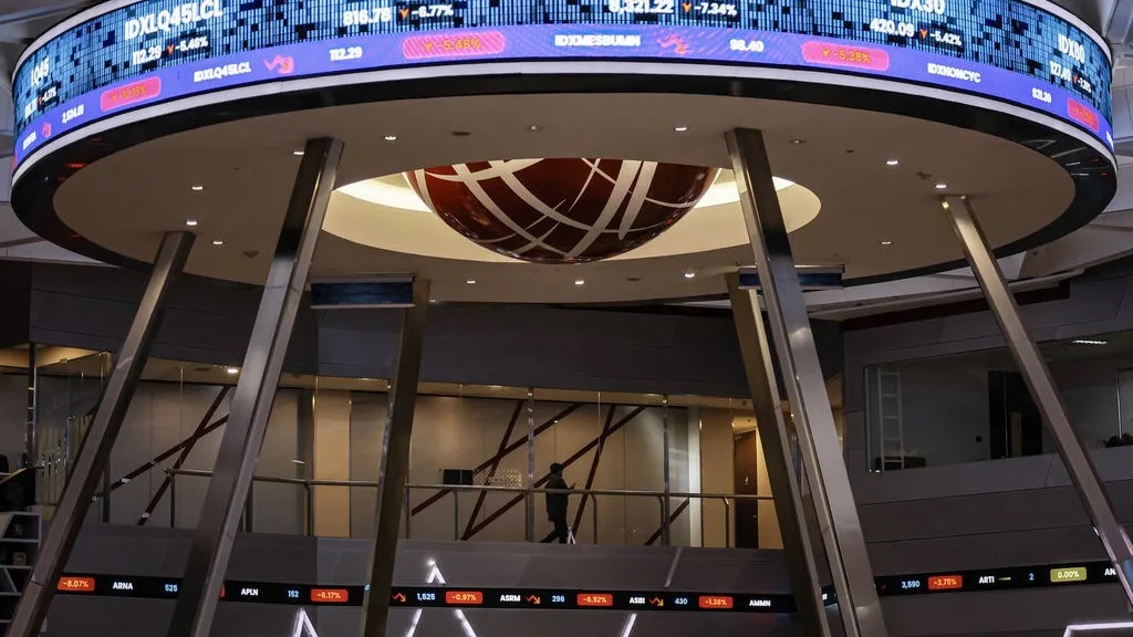 Trading Halt BEI Hari Ini diberlakukan setelah IHSG anjlok 8 persen. Simak penyebab kejatuhan IHSG dan dampak isu MSCI.