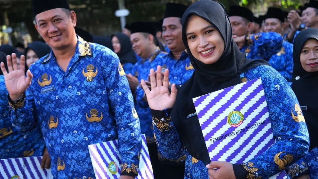 Aturan Baju Korpri Terbaru 2026 mengatur seragam, jadwal pakai, dan atribut resmi ASN sebagai identitas nasional aparatur sipil negara.