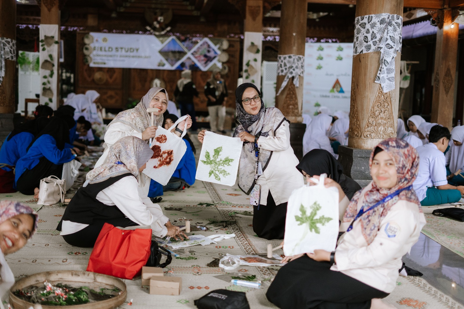 Badan Usaha Milik Desa (BUMDes) Mulur, Kecamatan Bendosari, Kabupaten Sukoharjo, mengembangkan Paket Field Study Community berbasis zero waste tourism.