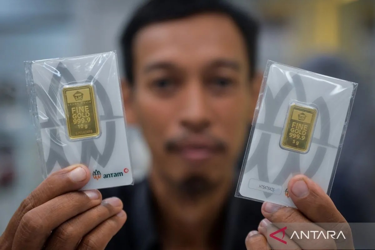 Harga Emas Antam Hari Ini, 31 Januari 2026 mengalami penurunan drastis Rp 260 ribu per gram. Cek daftar harga terbaru dan aturan pajaknya