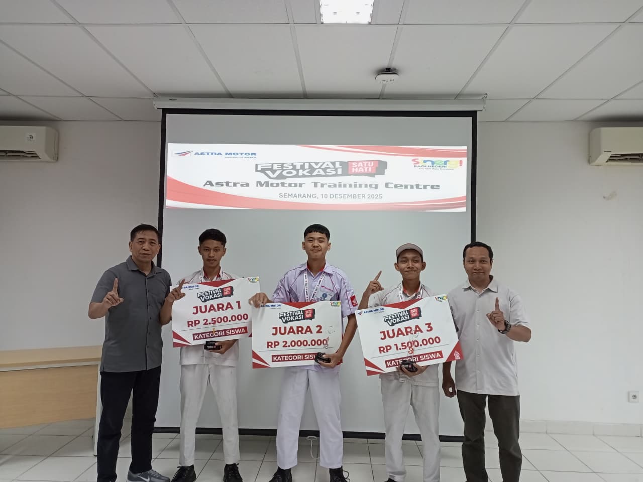 Astra Motor Jateng secara resmi mengirimkan 1 guru dan 3 siswa terbaik hasil seleksi regional untuk berlaga di FEVOSH 2026