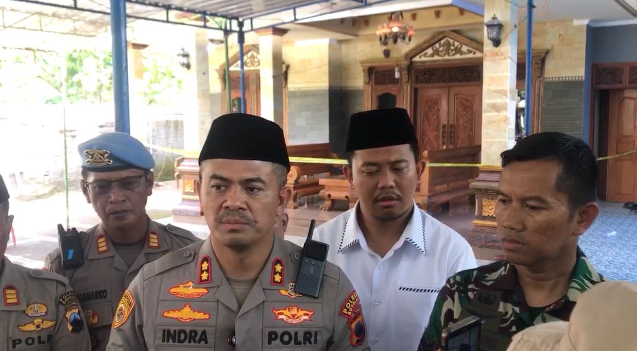 Kapolres Boyolali AKBP Indra Maulana Saputra di rumah duka korban perampokan dan pembunuhan, Jumat (30/1/2026).