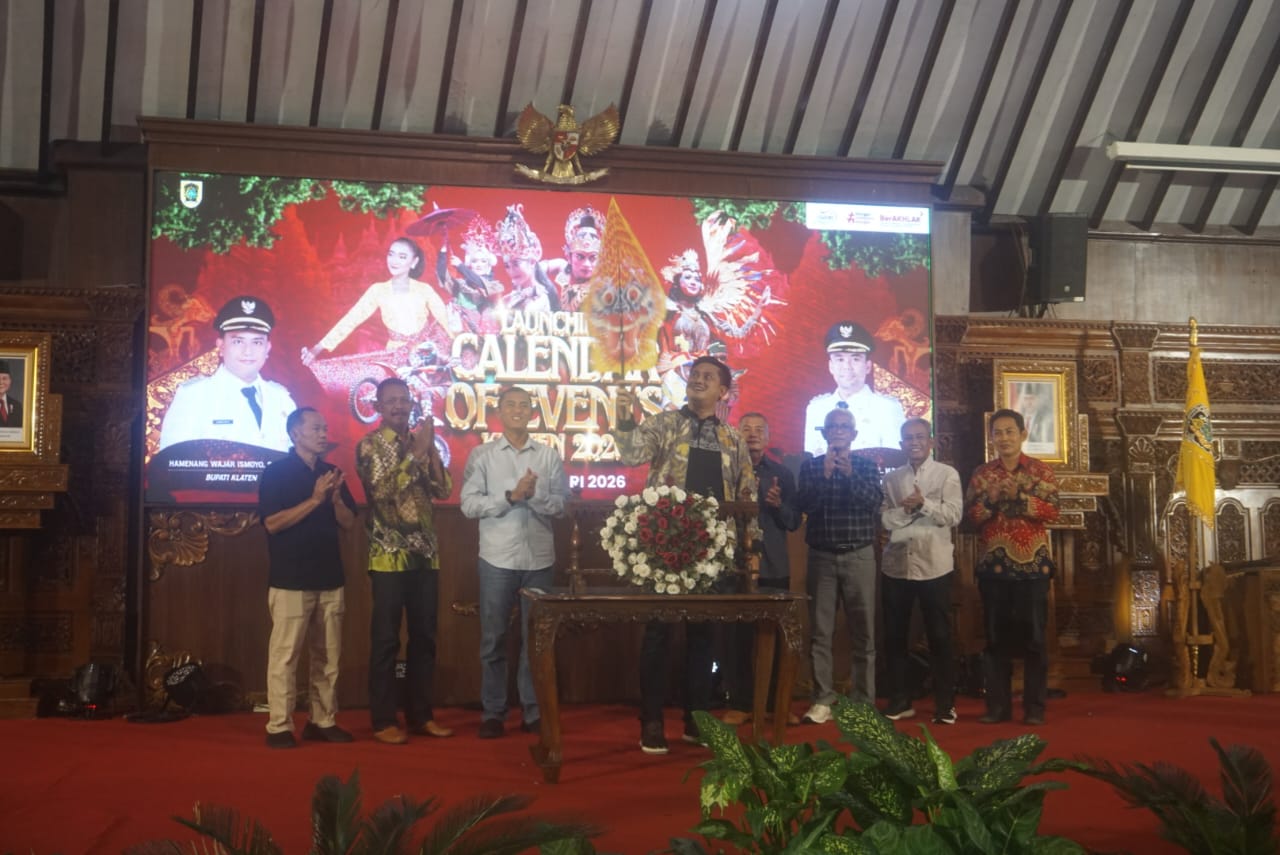 Bupati Klaten Hamenang Wajar Ismoyo meluncurkan Calendar of Events Klaten 2026 di Pendapa Pemkab Klaten, Sabtu (31/1/2026).