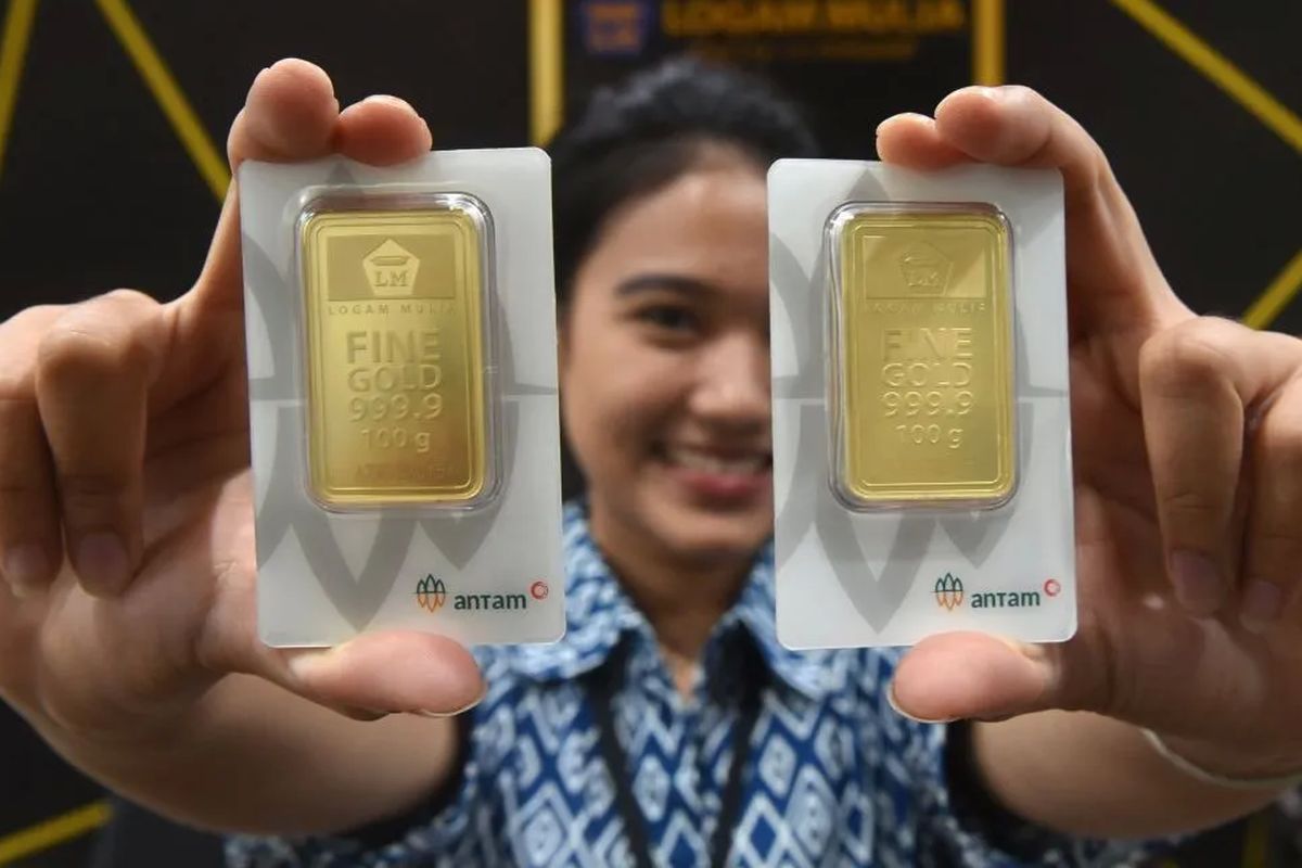 Update Harga Emas Antam Hari Ini 2 Februari 2026 terbaru. Harga emas Antam naik menjadi Rp 3,027 juta per gram, lengkap daftar harga dan paj
