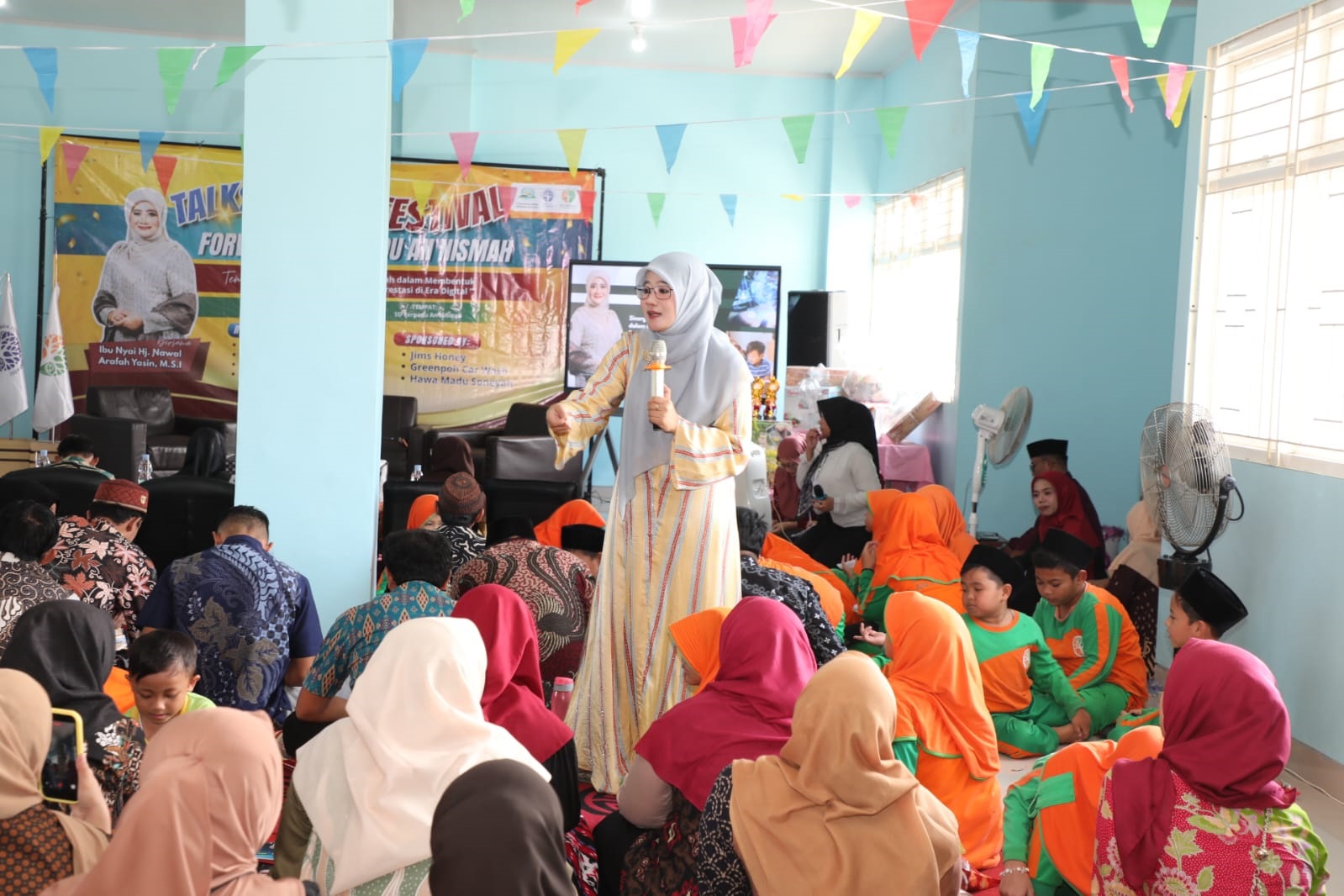 Nawal Yasin sampaikan materi parenting di Pati. (Humas Pemprov Jateng)
