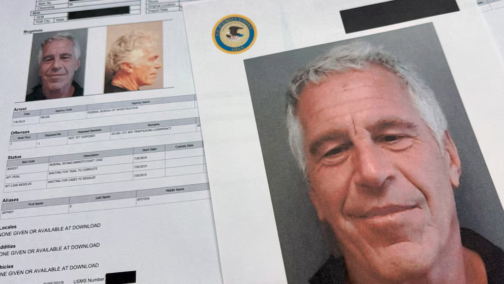 Apa itu Epstein Files? Dokumen kasus Jeffrey Epstein kembali viral, memuat isi sensitif dan nama tokoh dunia ternama.