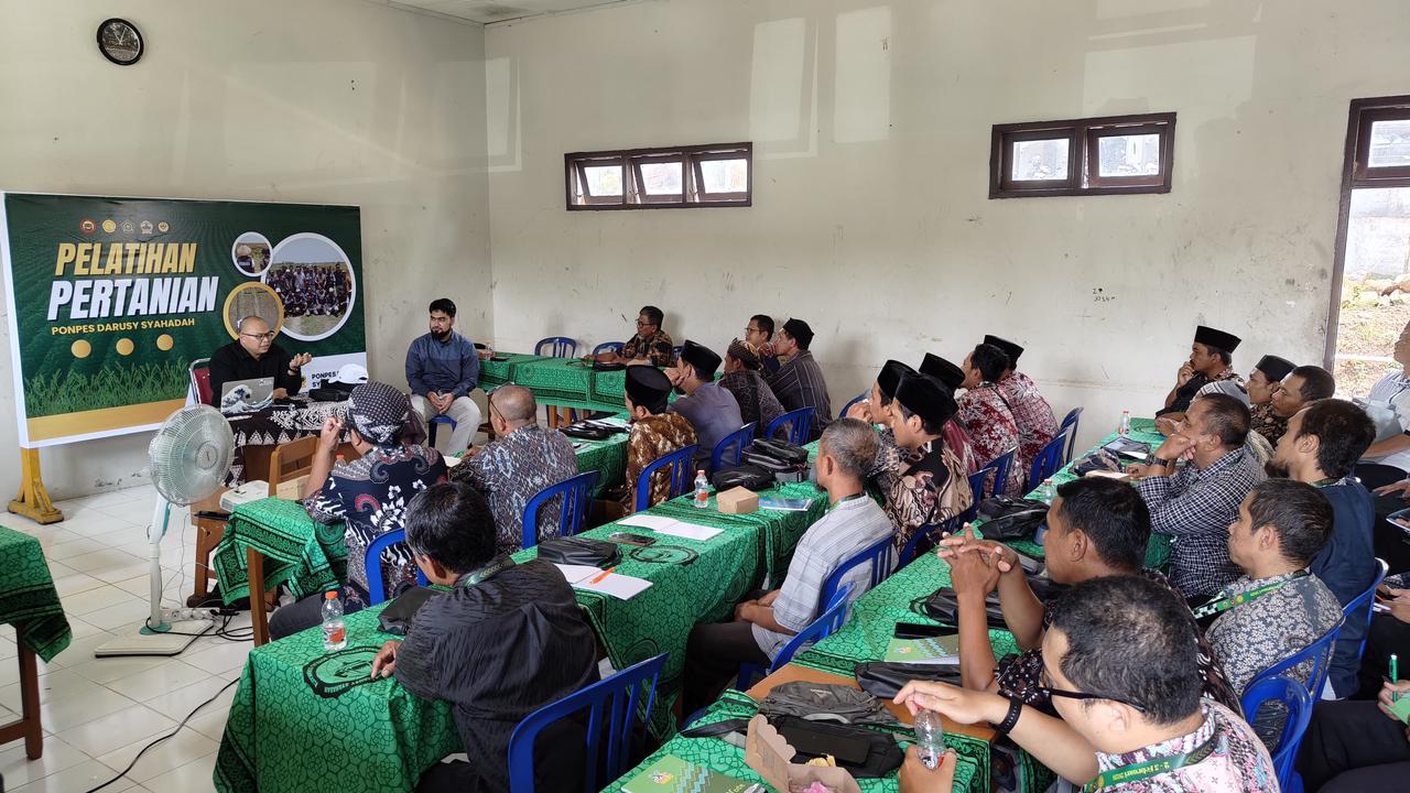 Seminar dan peningkatan kemampuan para santri di Ponpes Darusy Syahadah, Kecamatan Simo, Boyolali, Senin (2/2/2026).