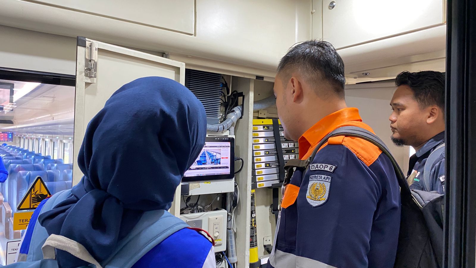 Railbus Batara Kresna, moda transportasi perintis rute Solo-Wonogiri, tak luput dari pemeriksaan menyeluruh atau ramp check.
