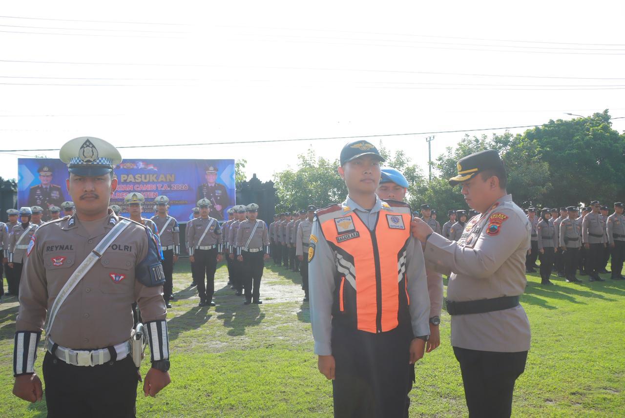 Apel gelar pasukan dalam rangka Operasi Keselamatan Candi 2026 di halaman Mapolres Klaten, Senin (2/2/2026).