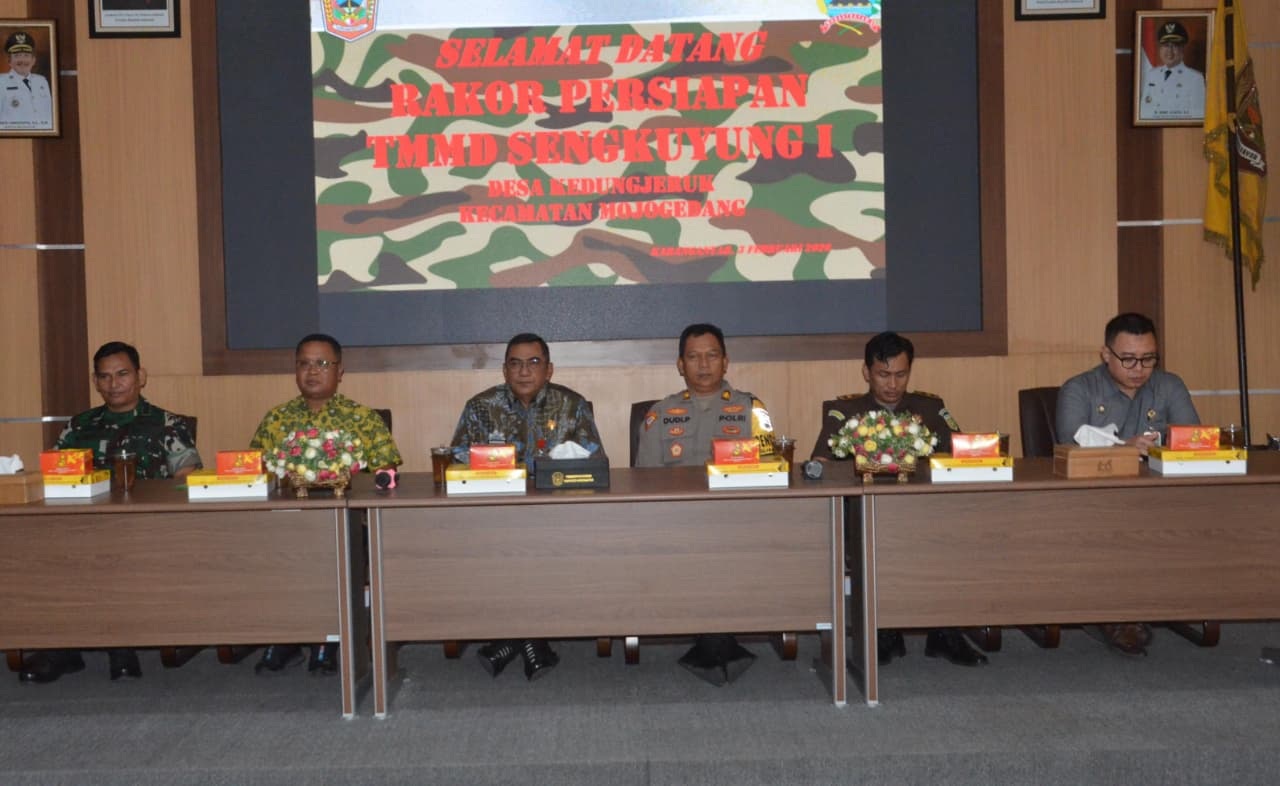 Rakor Pemkab Karanganyar dengan kodim persiapan TMMD di Desa Kedungjeruk, Mojogedang, Selasa (3/2/2026). (Rudi Hartono/Radar Solo)