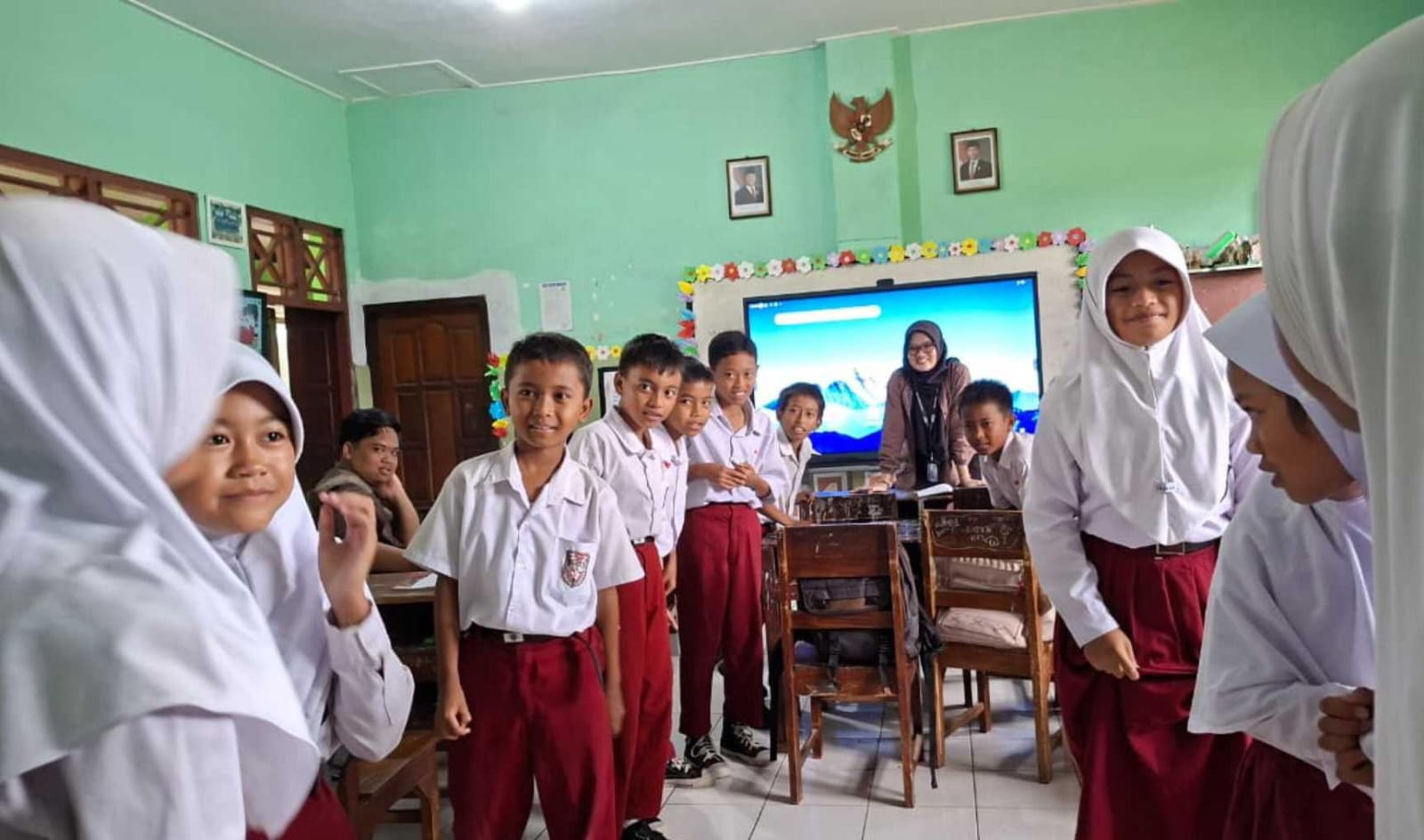 Program Pengabdian Mengajar Desa oleh mahasiswa&nbsp;Program Studi (Prodi) Geografi Universitas Muhammadiyah Surakarta (UMS) di SDN 03 Ngemplak, Karanganyar, 23-30 Januari.