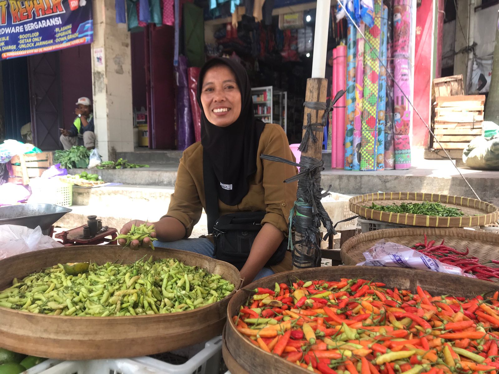 Pedagang cabai di pasar tradisional Boyolali, Selasa (3/2/2026).