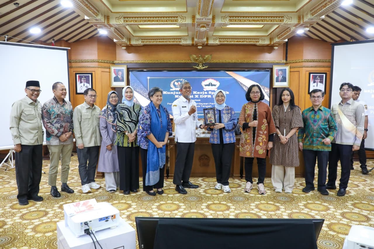 Sekda Jateng Sumarno bahas pendidikan di Jateng dengan Komisi X DPR RI. (Humas Pemprov Jateng)