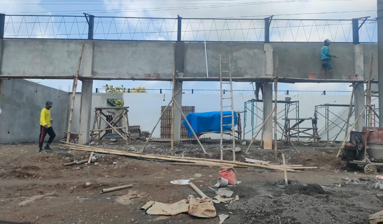 Pembangunan gedung KDMP di Desa Kedungwaduk, Kecamatan Karangmalang, Sragen yang menempati tanah kas desa berstatus Lahan Sawah Dilindungi (LSD).