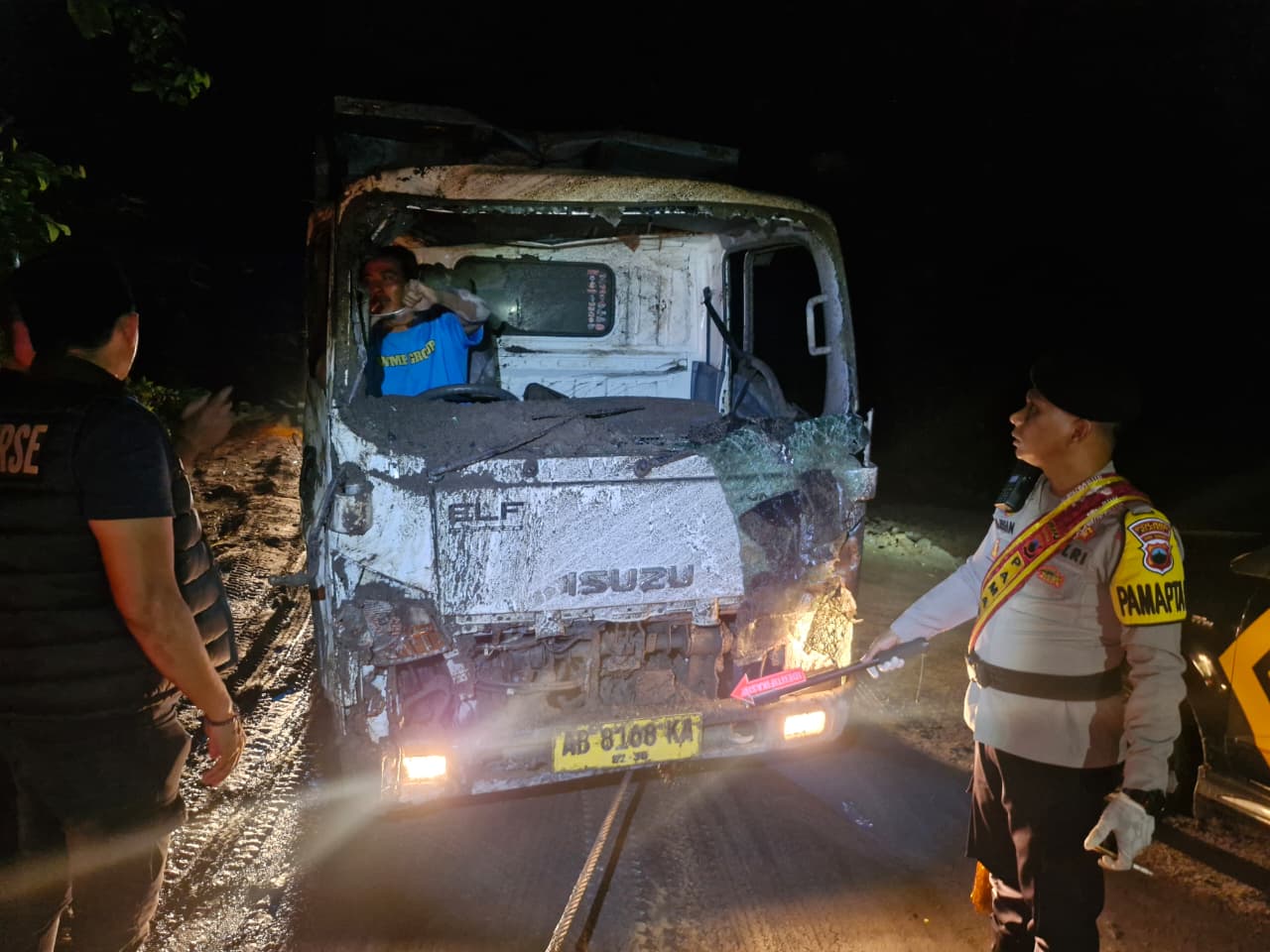 Anggota Polres Klaten melakukan olah TKP di kawasan Sungai Ngancar, Desa Beteng, Kecamatan Jatinom, Klaten, Rabu (4/2/2026) malam.
