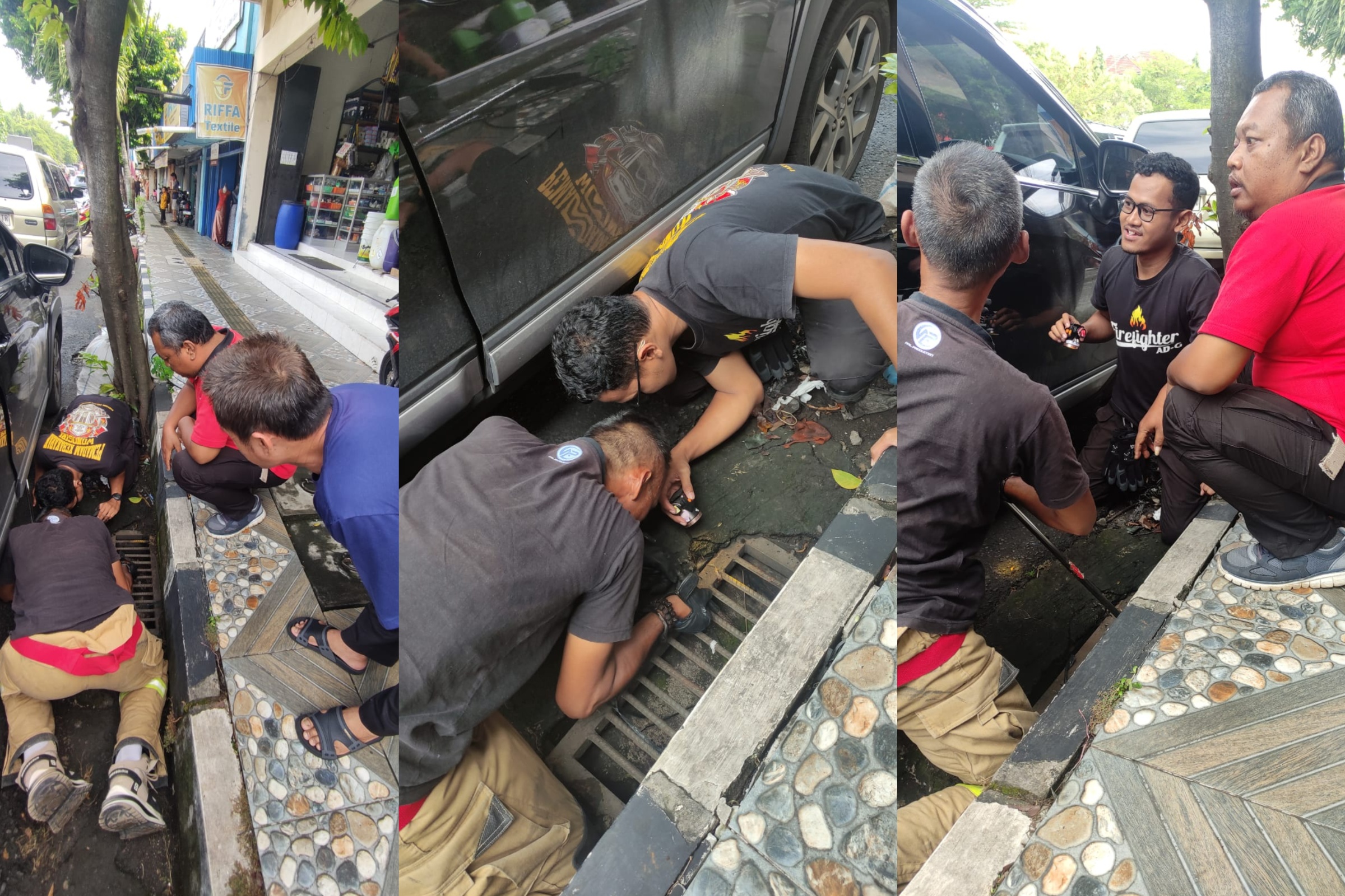 Petugas Damkar Wonogiri mengevakuasi kunci mobil yang jatuh ke got di depan Toserba Luwes. Proses cepat, selesai 20 menit.