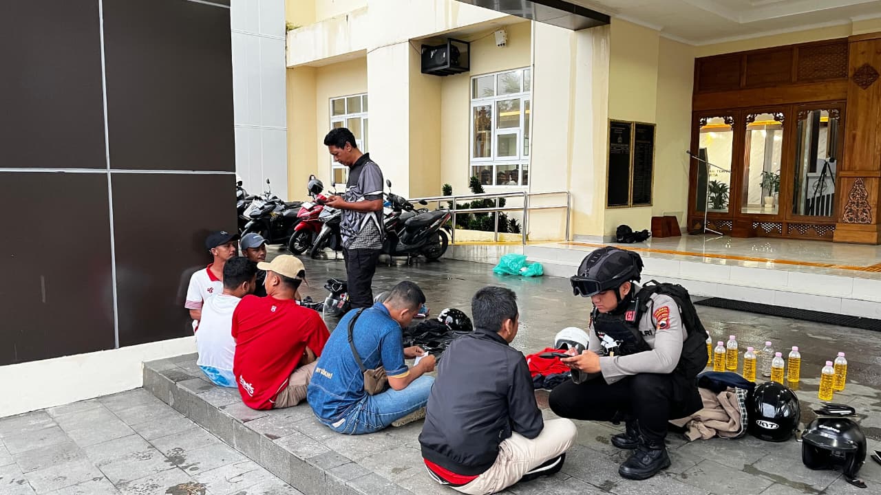 Sejumlah suporter Persiba Bantul diamankan Polresta Solo. (Humas Polresta Solo)