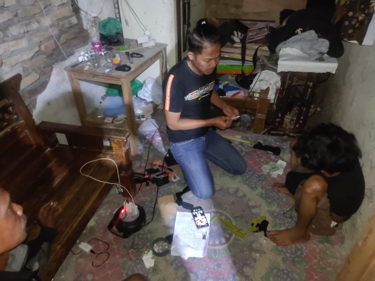 Polres Boyolali saat menangkap salah satu tersangka pengedar Narkotika dan obat-obatan berbahaya.
