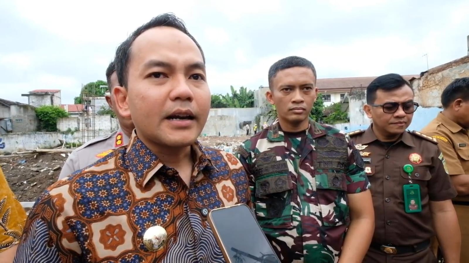 Wali Kota Solo Respati Ardi beberkan keberadaan Koperasi Merah Putih bukan saingan toko kelontong. (Silvester Kurniawan/Radar Solo)