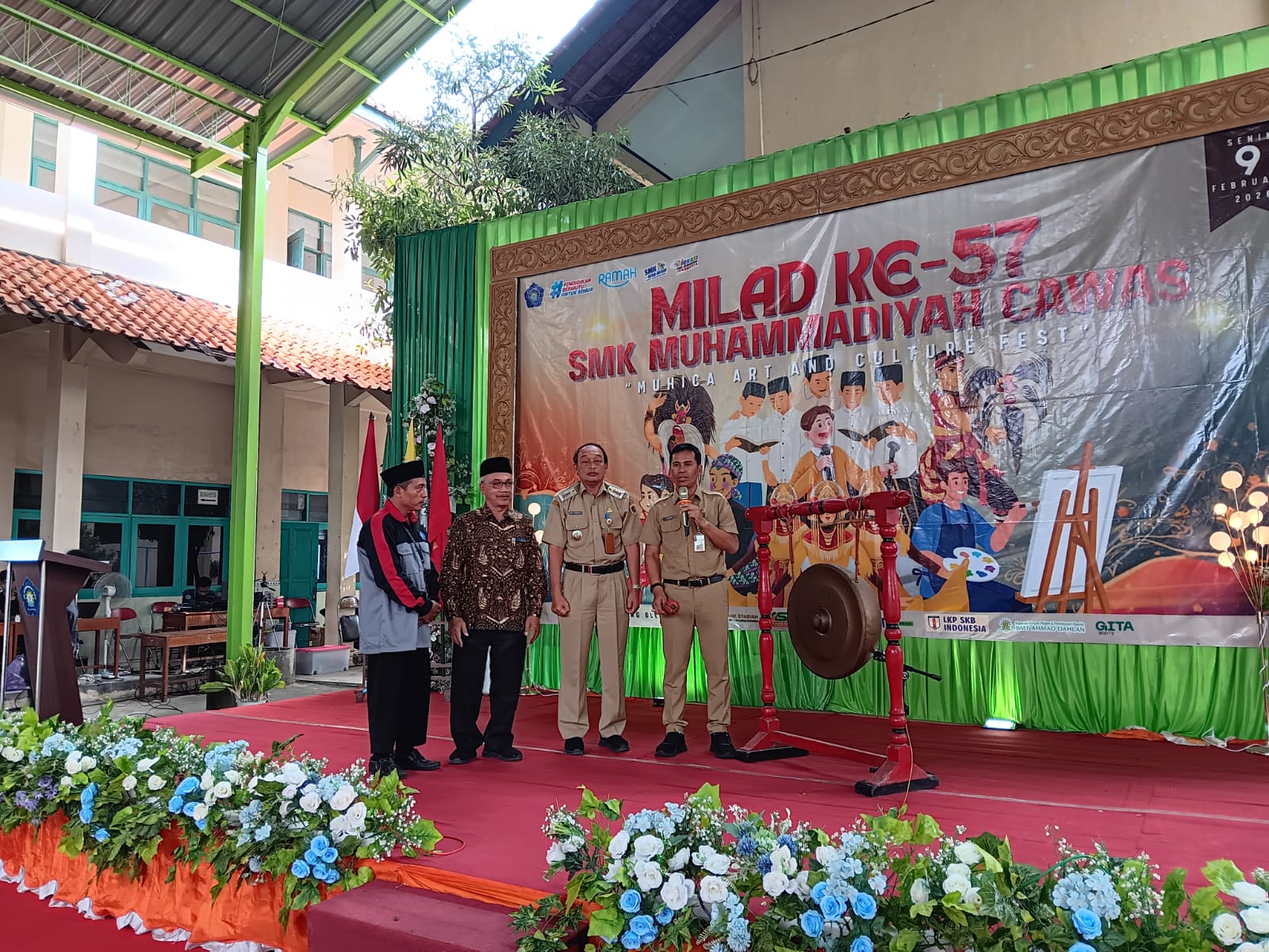 Pembukaan perayaan puncak Milad ke-57 SMK Muhammadiyah Cawas oleh Kasi SMK Cabang Dinas Pendidikan Wilayah V Jawa Tengah Sihono, Senin (9/2/2026).