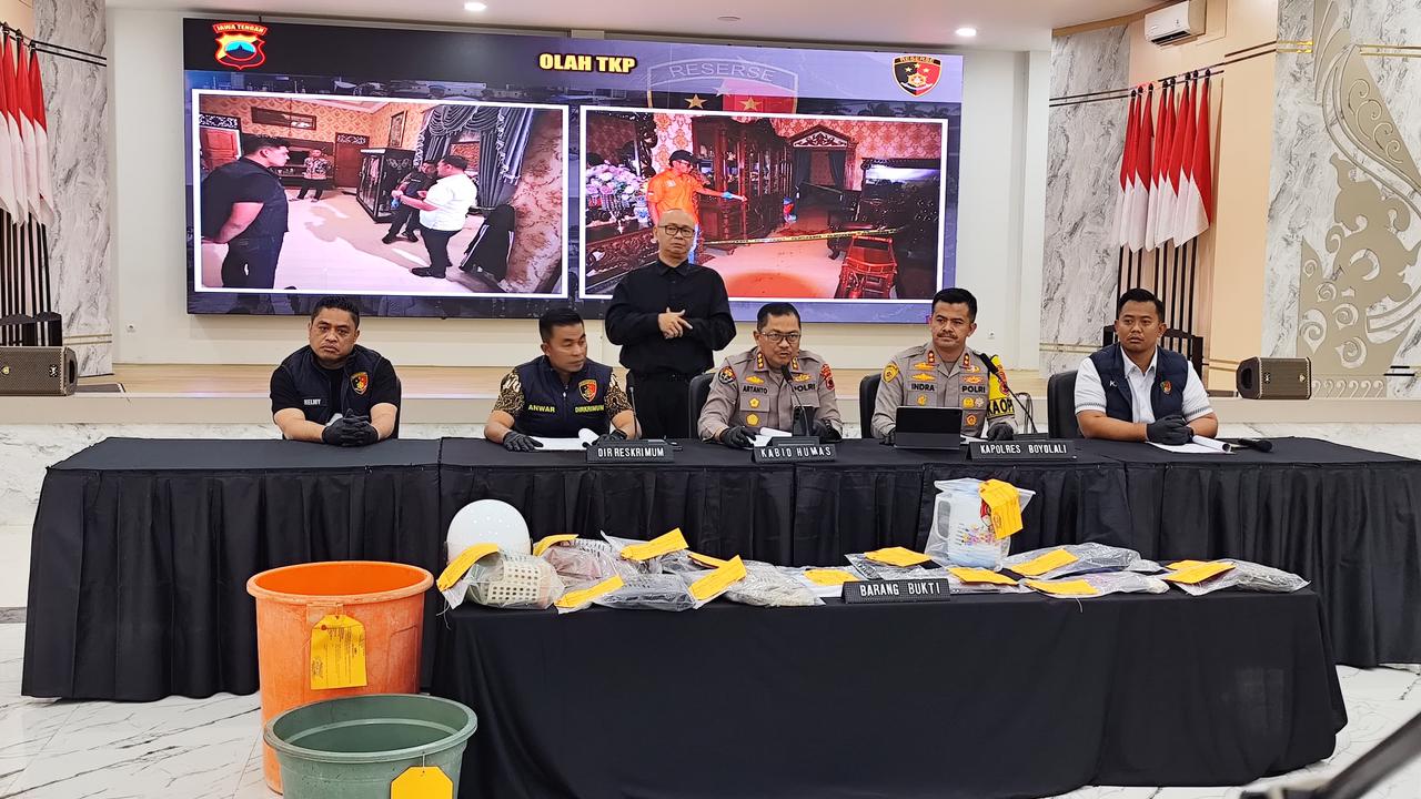 Jumpa pers kasus perampokan disertai pembunuhan di Desa Pengkol, Karanggede, Boyolali di Mapolda Jateng, Jumat (6/2/2026).