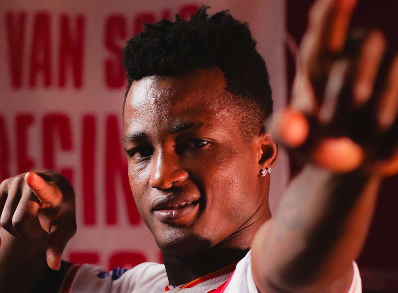 AMUNISI BARU: Striker baru Persis Solo Abu Kamara resmi didatangkan dari PSM Makassar.