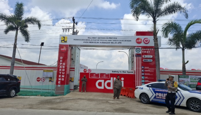 Akses masuk ke proyek pembangunan Sekolah Rakyat di Kecamatan Mondokan, Sragen.