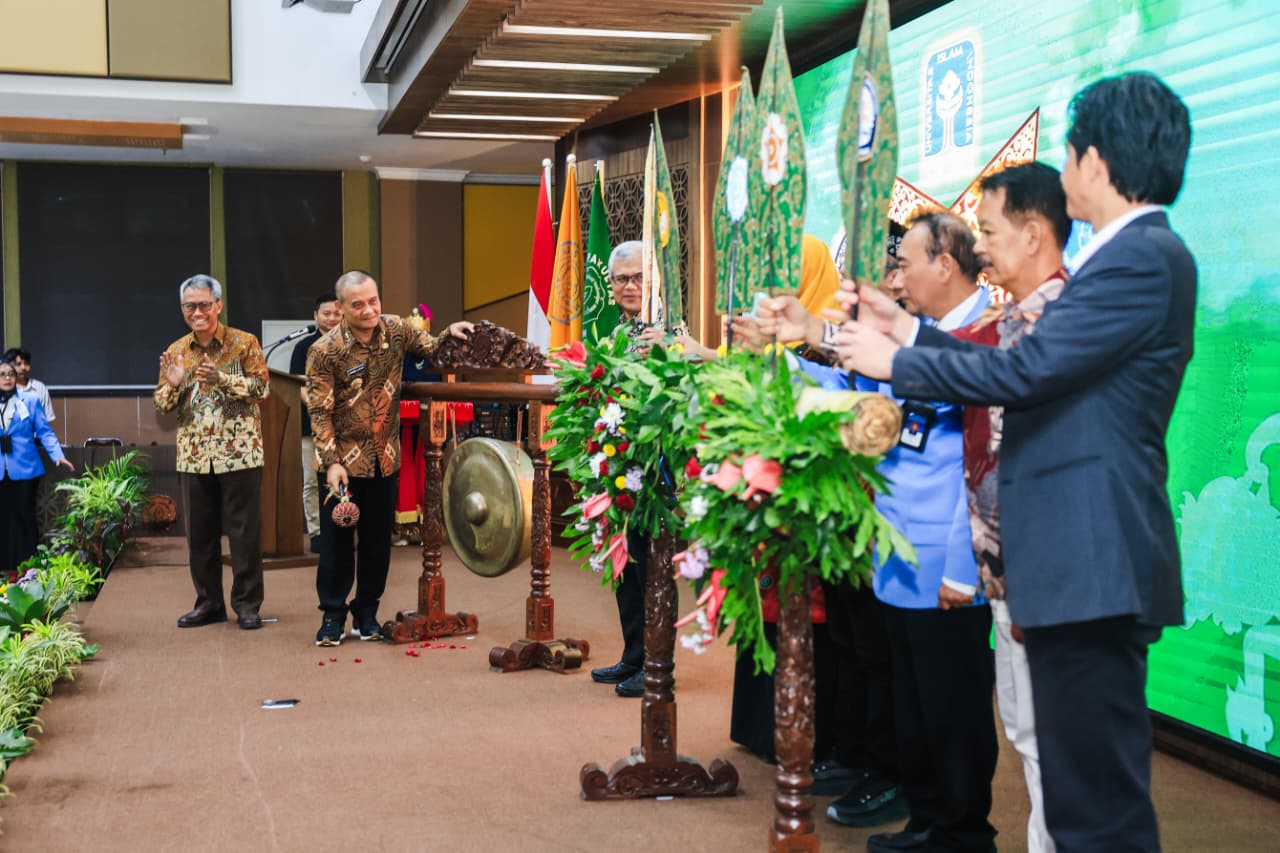 Gubernur Jateng Ahmad Luthfi hadiri peluncuran 33 Program Pendidikan Dokter Spesialis (PPDS) dan Sub Spesialis (PPDSS) baru di Fakultas Kedokteran UNS Surakarta, Kamis (12/2/2026).