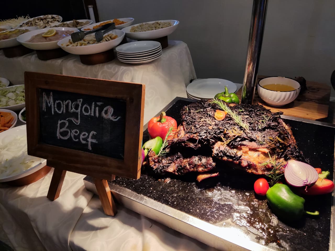 Menu Mongolia beef yang disiapkan Horison Aziza Solo di waktu berbuka puasa nanti.