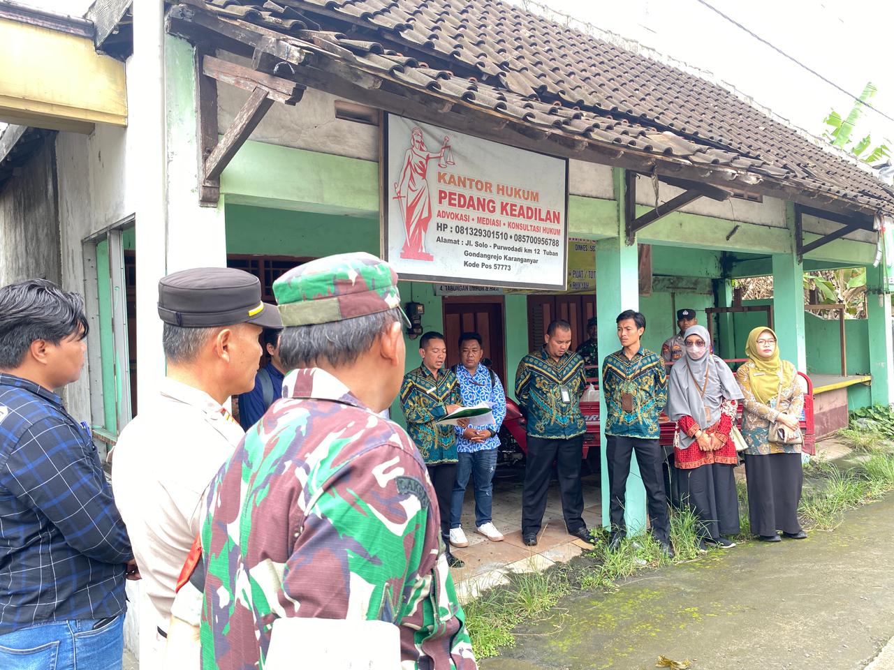 Pengadilan Agama Karanganyar mengeksekusi perkara pengosongan di Desa Tuban, Kecamatan Gondangrejo, Karanganyar. (Dokumentasi Pengadilan Agama Karanganyar)