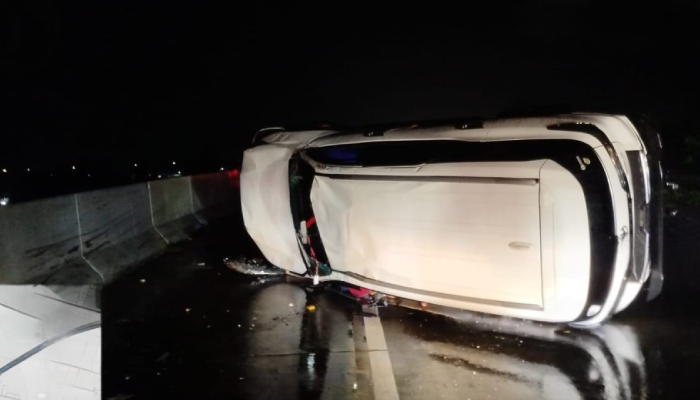 Mobil yang ditumpangi dua anggota DPRD Karanganyar yang alami kecelakaan&nbsp;di ruas Tol Jombang&ndash;Mojokerto KM 685+900 A.