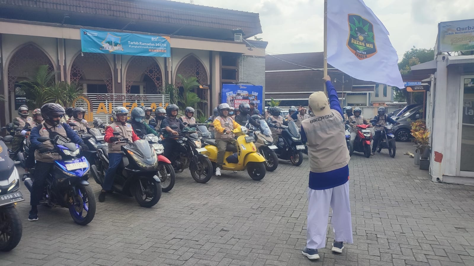 Pemberangkatan Bikermu Sragen untuk tour menyambut Muktamar Muhammadiyah di Medan pada tahun 2027 mendatang, Sabtu (14/2/2026). (Ahmad Khairudin/Radar Solo)