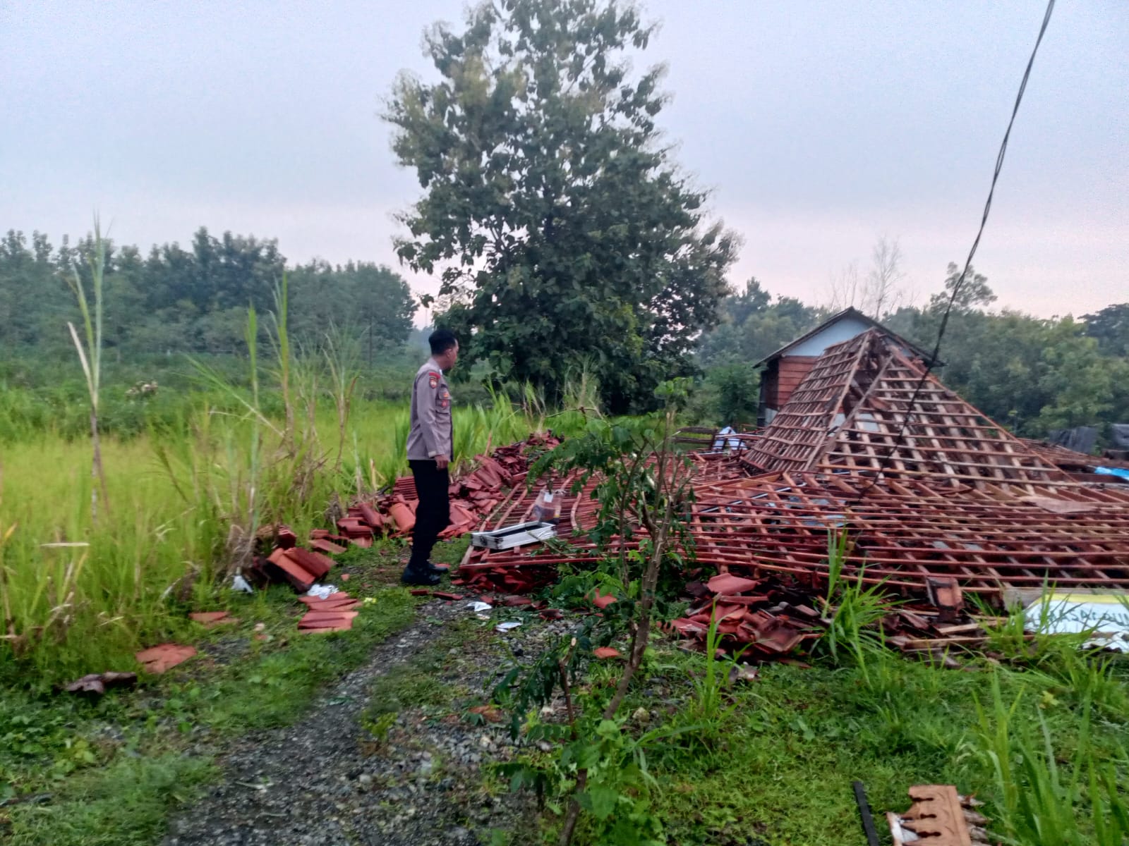 Rumah roboh di Dusun Jepurun RT 03 RW 10 Desa Pucanganom, Kecamatan Giritontro, Wonogiri, Minggu (15/2/2026).