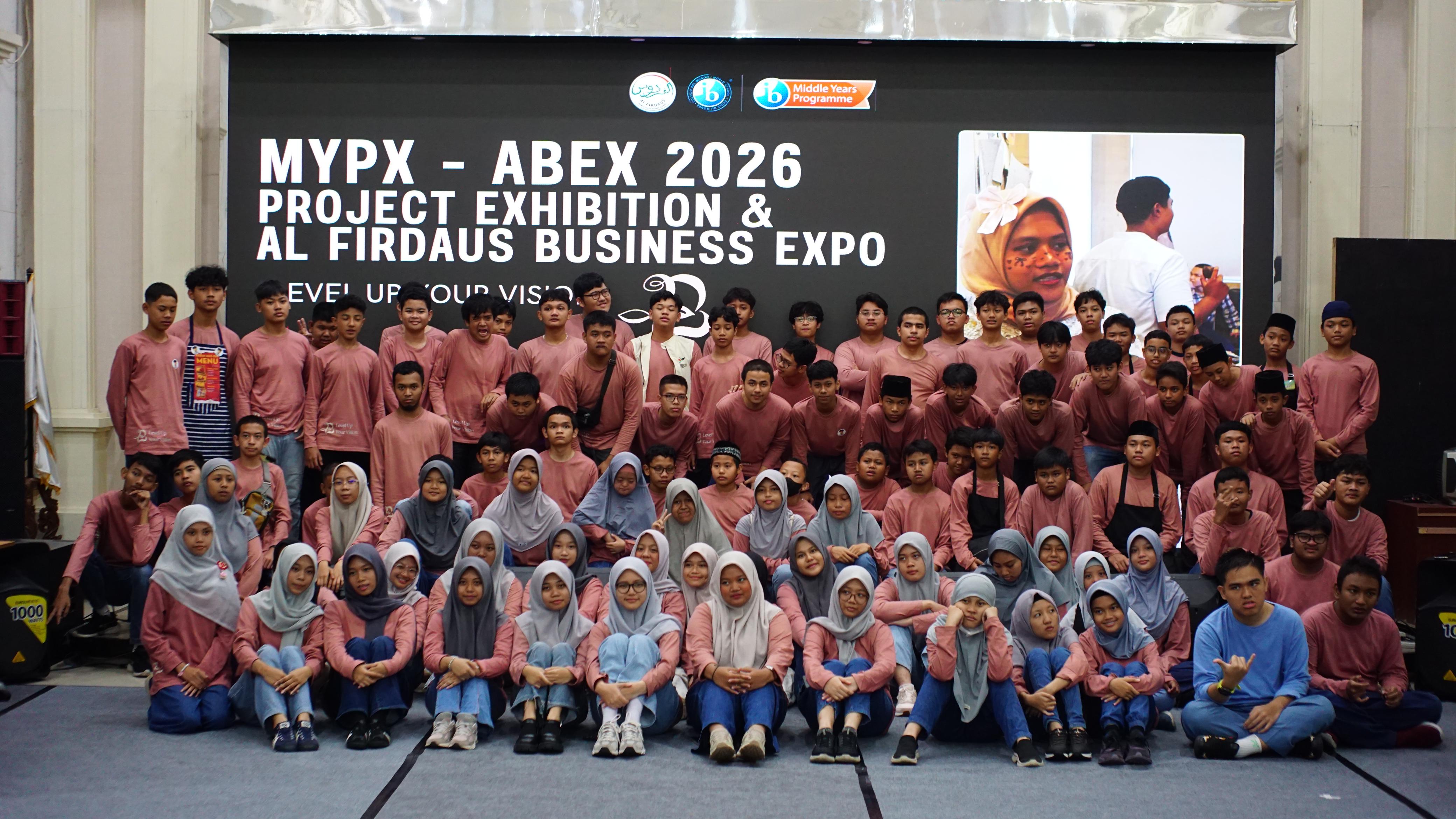Murid Sekolah Menengah Al Firdaus ikuti Personal Project Exhibition Grade 10-11 dan Al Firdaus Business Expo Grade 7-9 di Monumen Pers Nasional Solo, Senin (16/2/2026).