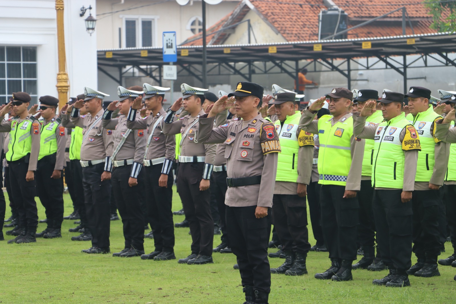 Polresta Solo menggelar apel siaga mengamankan Imlek dan Ramadan. (A Christian/Radar Solo)