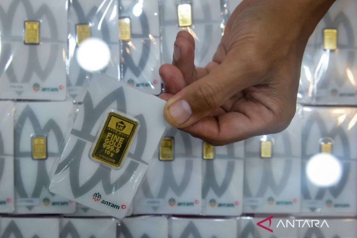 Harga emas Antam 17 Februari 2026 di Rp 2.940.000 per gram. Simak daftar harga terbaru semua ukuran serta ketentuan pajak pembelian dan buyback.