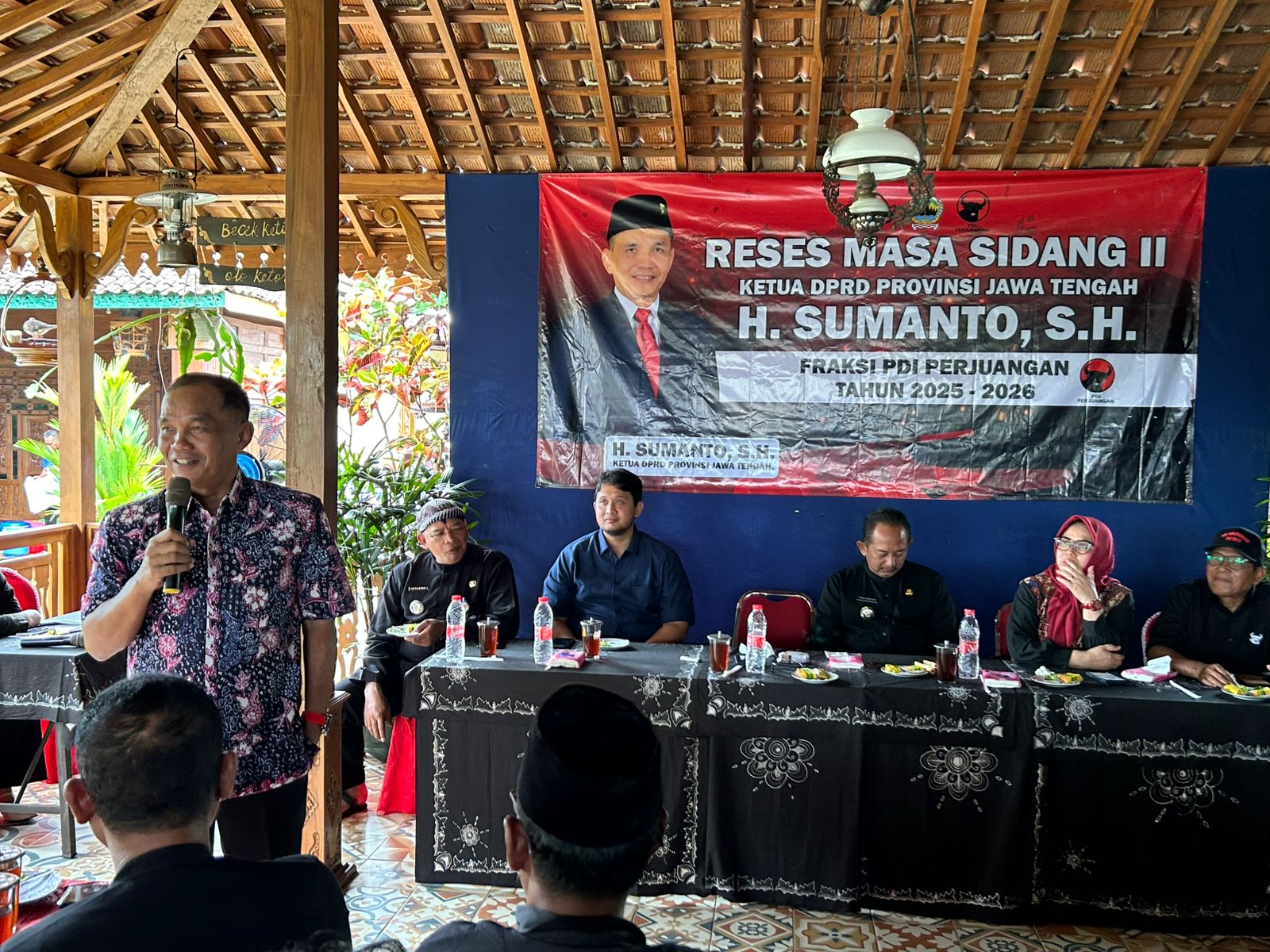 Ketua DPRD Jateng Sumanto saat menggelar Reses Penyerapan Aspirasi Masyarakat di Resto Omah Joglo, Karanganyar, Kamis (12/2/2026).