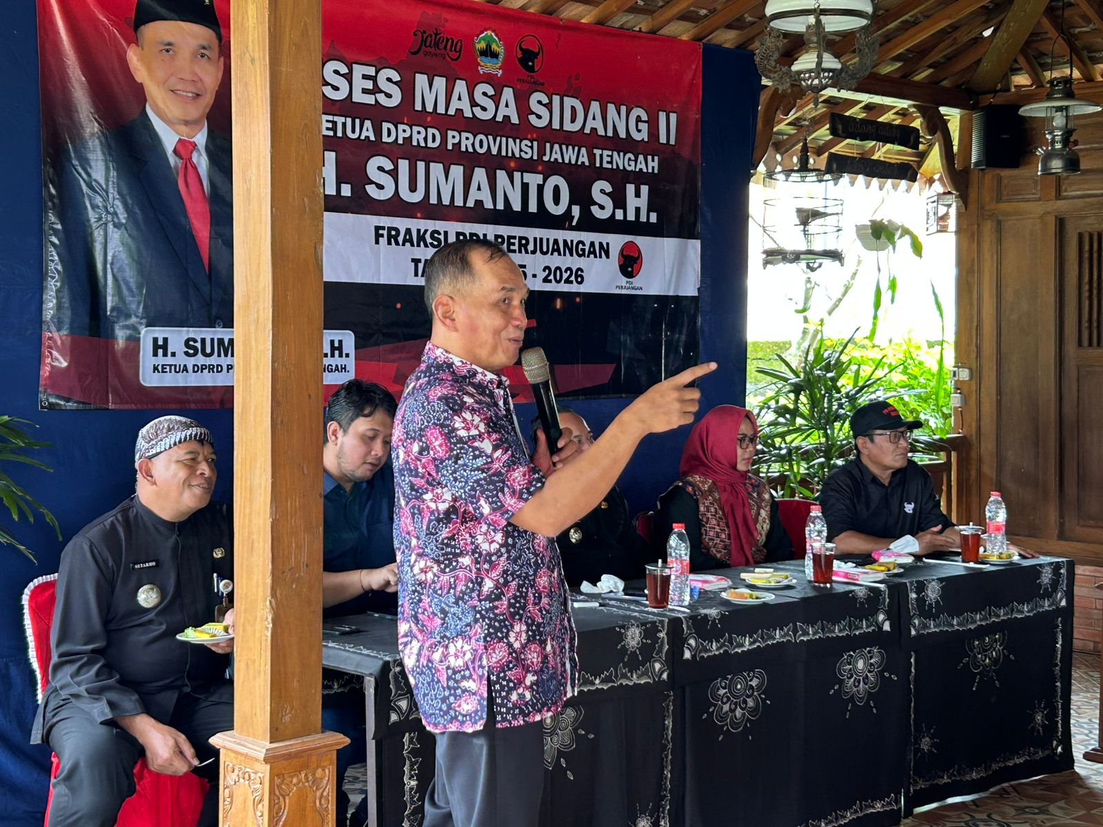 Dalam rangkaian kegiatan reses di Kabupaten Karanganyar, Ketua DPRD Jateng Sumanto menekankan bahwa berkebun tidak harus menunggu punya lahan luas.