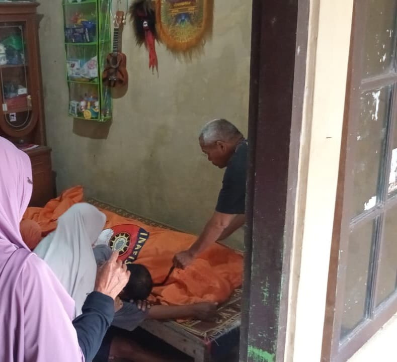 Jenazah lansia warga Dusun Madugondo, Desa Tegalgondo, Wonosari di rumah duka, Senin (16/2/2025).