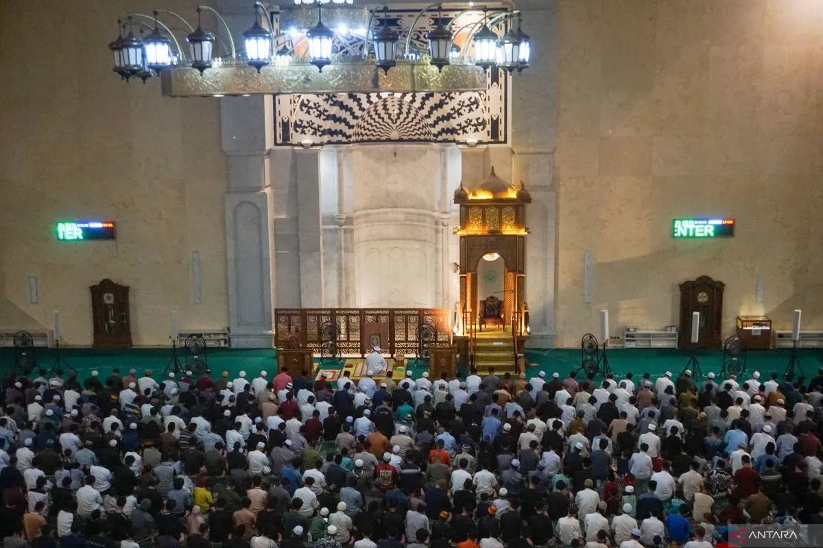 Kapan Tarawih Pertama 2026? Simak jadwal NU dan Muhammadiyah, apakah Selasa 17 Februari atau Rabu 18 Februari 2026.