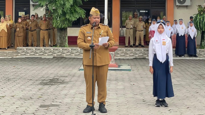Ilustrasi Kepala DisdikbudSukoharjo Havid Danang Purnomo Widodo menjadi inspektur upacara di SMPN 1 Sukoharjo, belum lama ini.